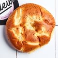 Pretzel bread with onions