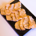 Flashed salmon sashimi x12