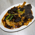 Chicken with black mushrooms and bamboo